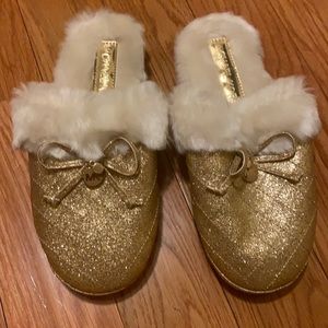 Super fuzzy, never worn Michael Kors slippers!